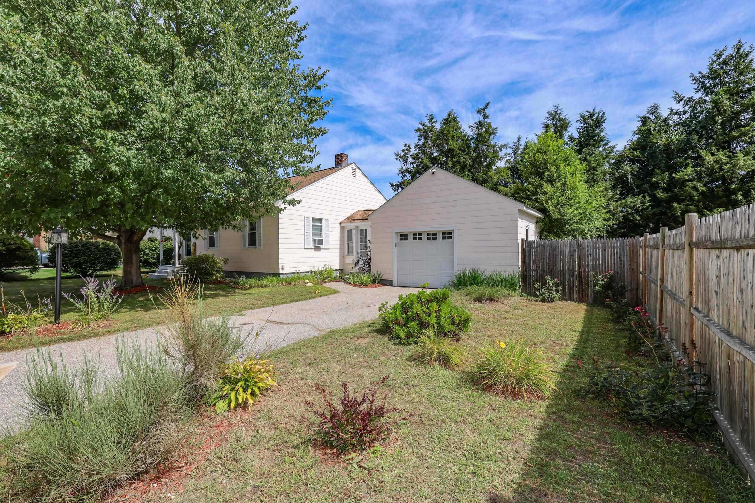 4 Woodbury Lane
