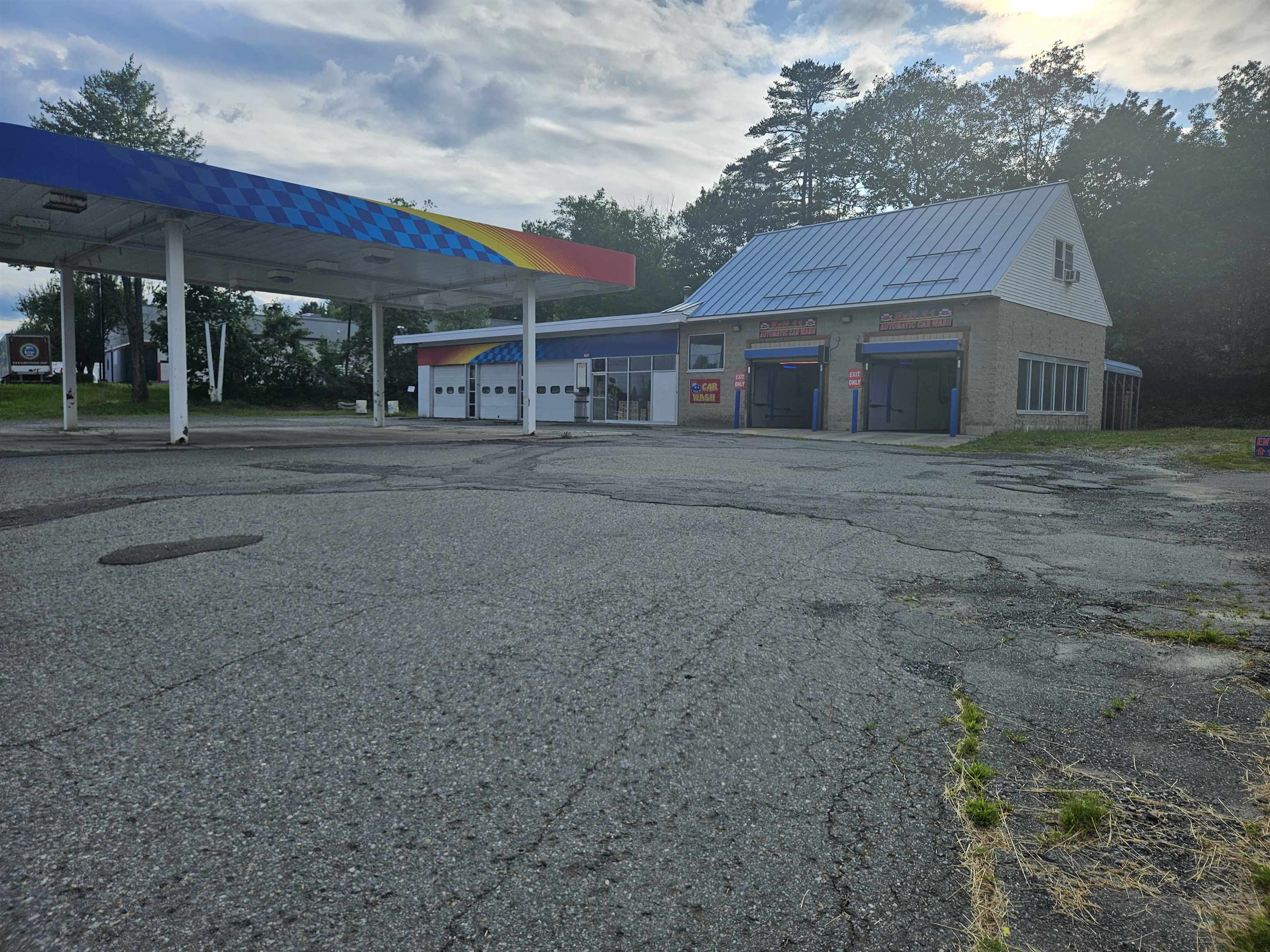 1049 North Main Street