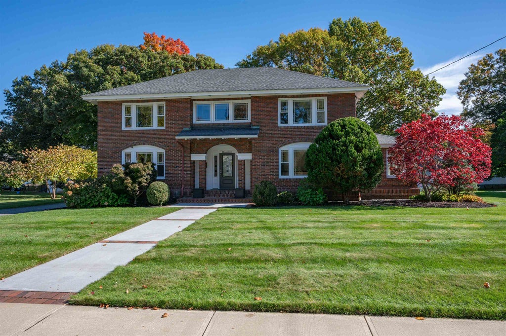 Photo of 17 Berkeley Street, Nashua, NH 03064 (MLS # 5115666)