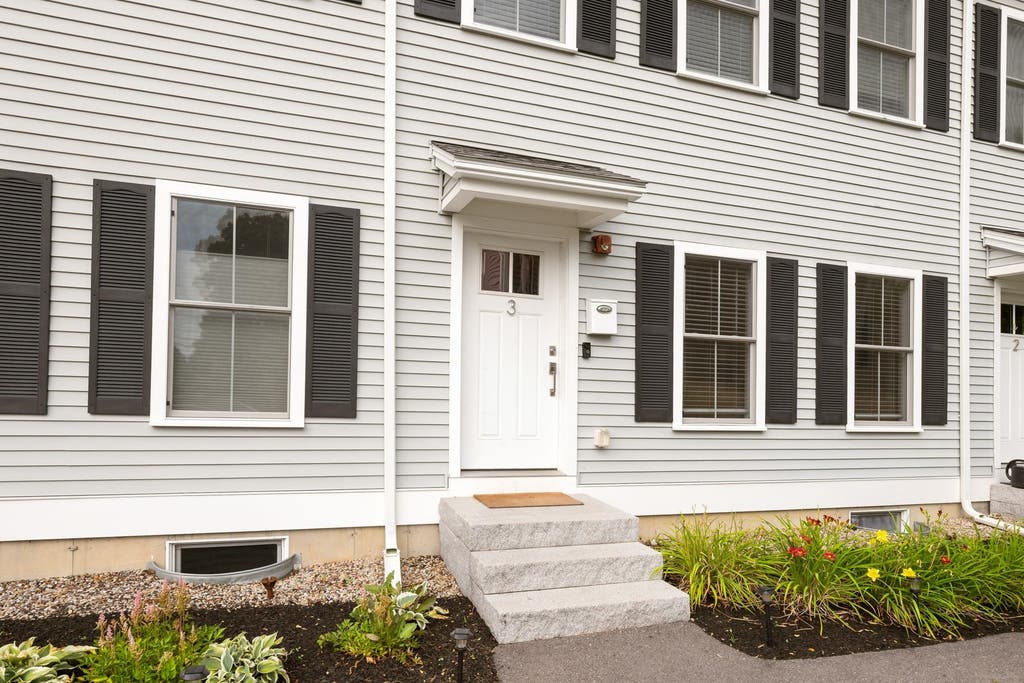Photo of 88 Silver Street #3, Dover, NH 03820 (MLS # 5105292)