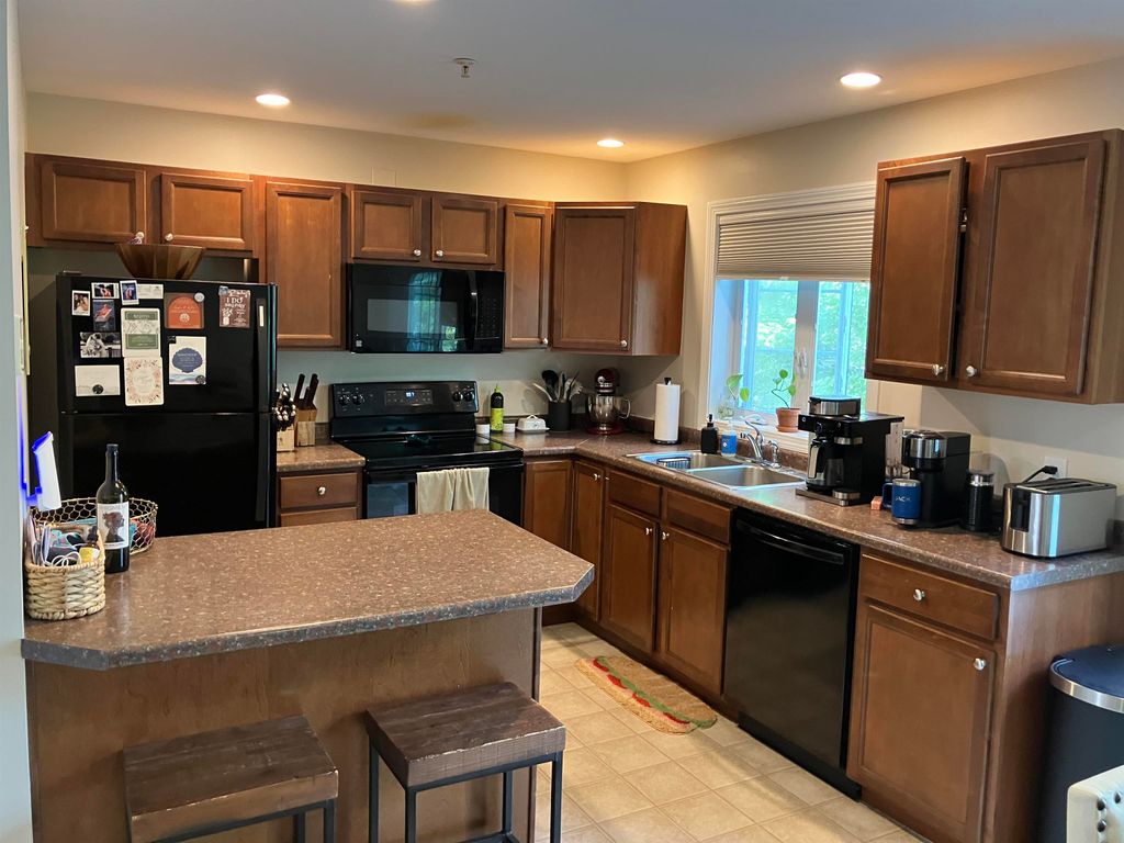 Photo of 6 Harvest Drive, Dover, NH 03820 (MLS # 5099388)