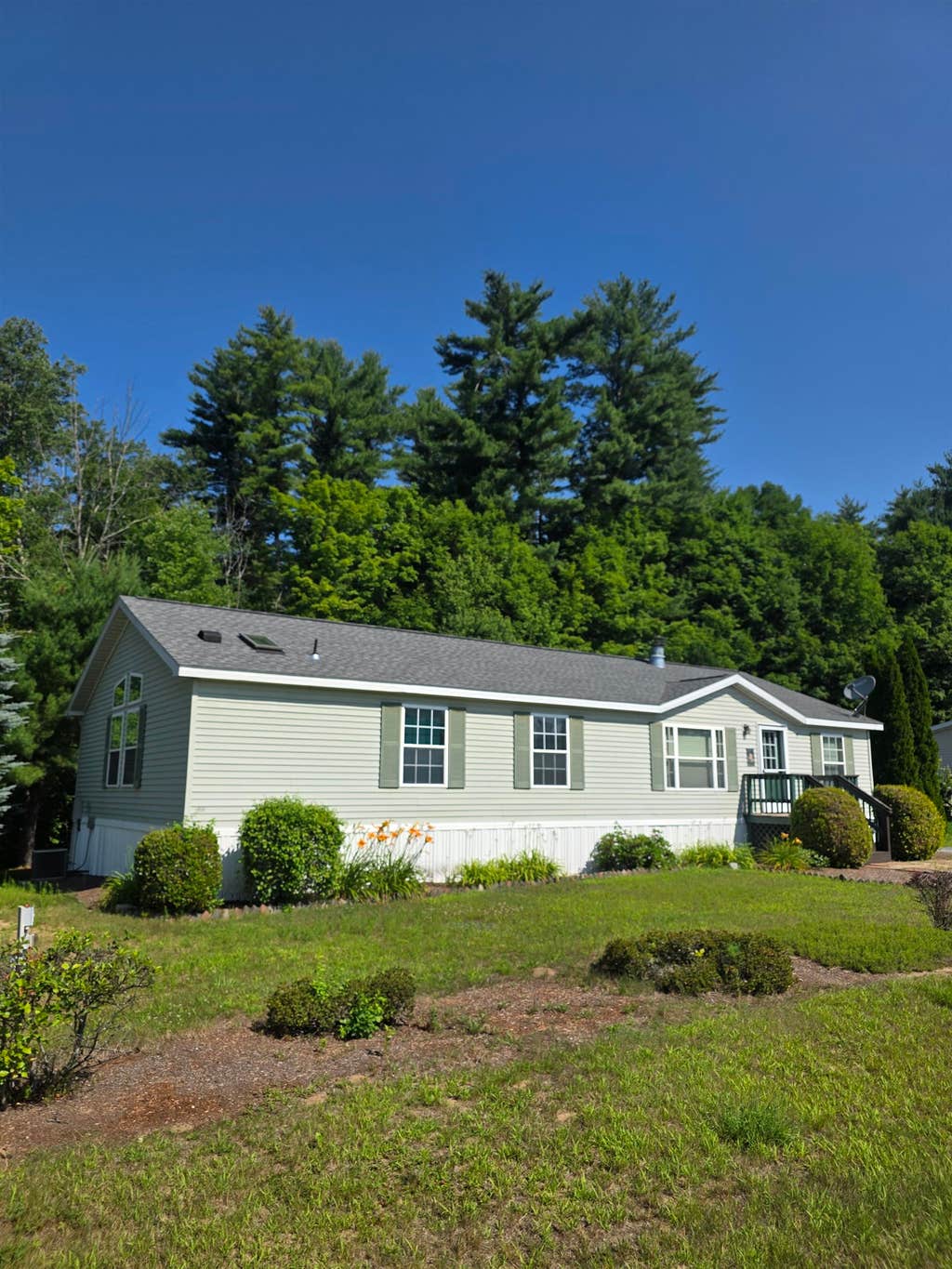 Photo of 9 Ash Street, Epsom, NH 03234 (MLS # 5101024)