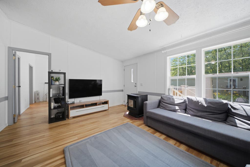 Photo of 6 Marilyn Drive, Allenstown, NH 03275 (MLS # 5103651)