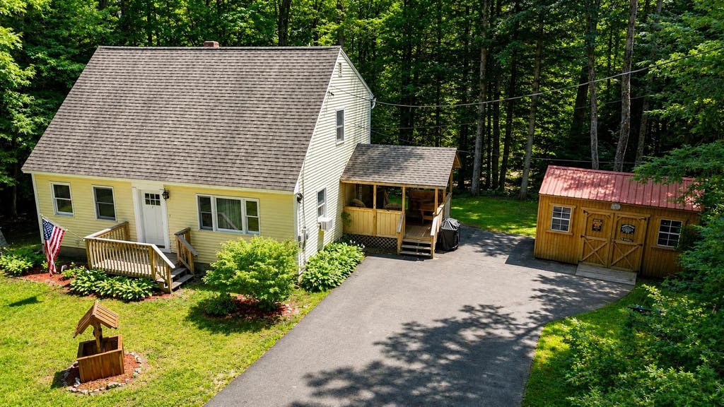 Photo of 74 Myrtle Street, Hillsborough, NH 03244 (MLS # 5102039)