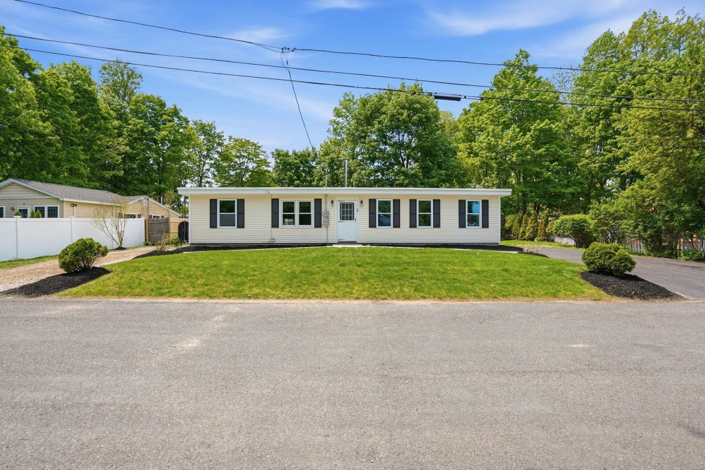 Photo of 20 Orchard Terrace, Salem, NH 03079 (MLS # 5103256)