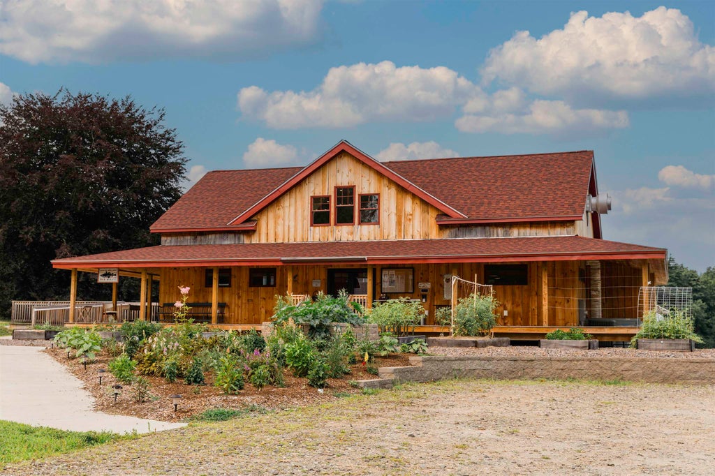 Photo of 180 Drinkwater Road, Kensington, NH 03833 (MLS # 5109373)