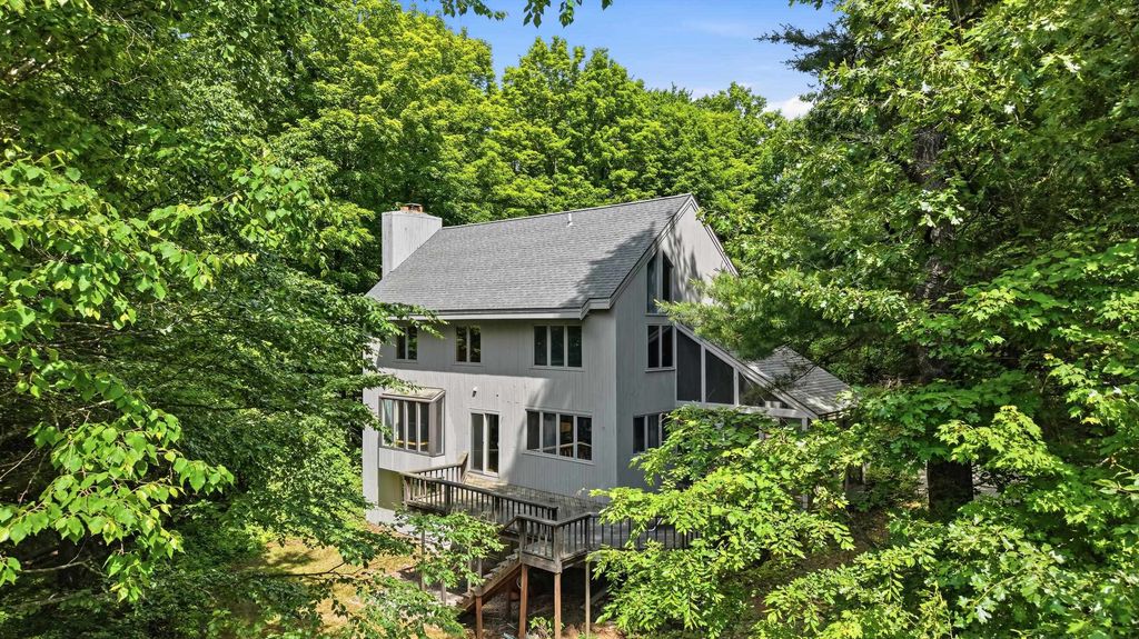 Photo of 10 Eaton Road, Amherst, NH 03031 (MLS # 5094395)