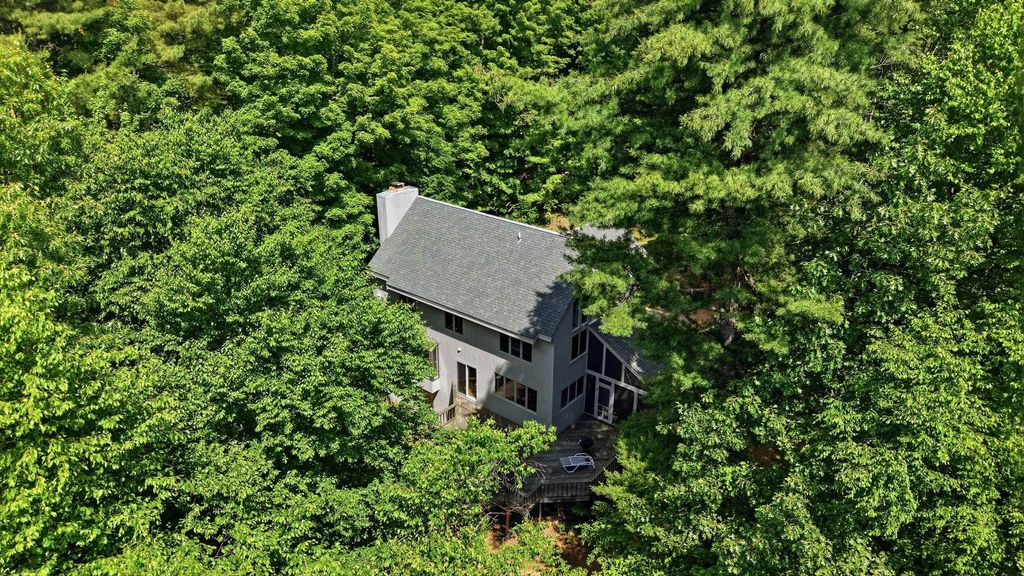 Photo of 10 Eaton Road, Amherst, NH 03031 (MLS # 5094395)