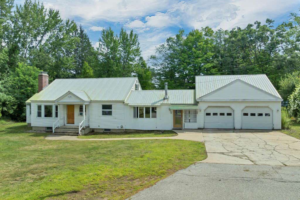 Photo of 27 Village Lane, Conway, NH 03818 (MLS # 5105161)