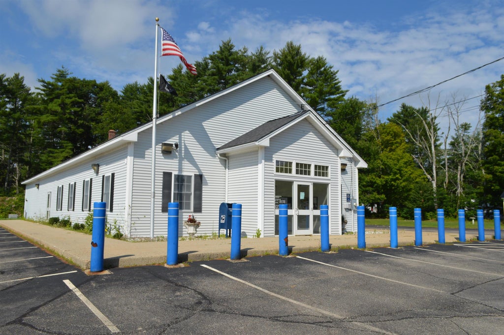 Photo of 17 Raymond Road, Deerfield, NH 03037 (MLS # 5103496)