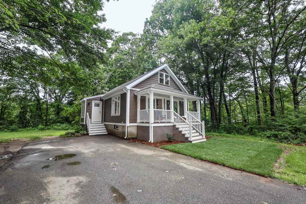 Photo of 24 Mountain Road, Raymond, NH 03077 (MLS # 5096277)