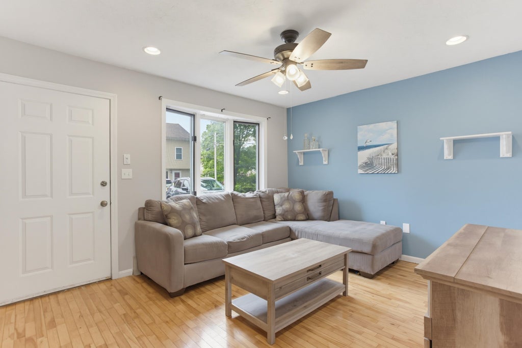 Photo of 95 Harbor Avenue #7, Nashua, NH 03060 (MLS # 5108973)