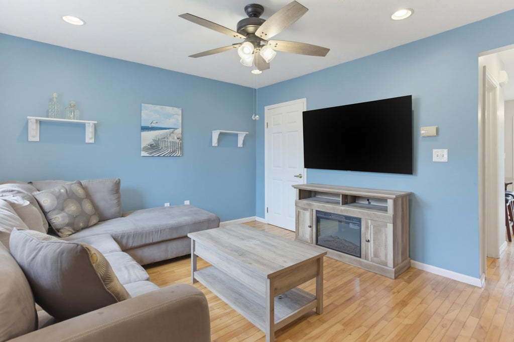 Photo of 95 Harbor Avenue #7, Nashua, NH 03060 (MLS # 5108973)