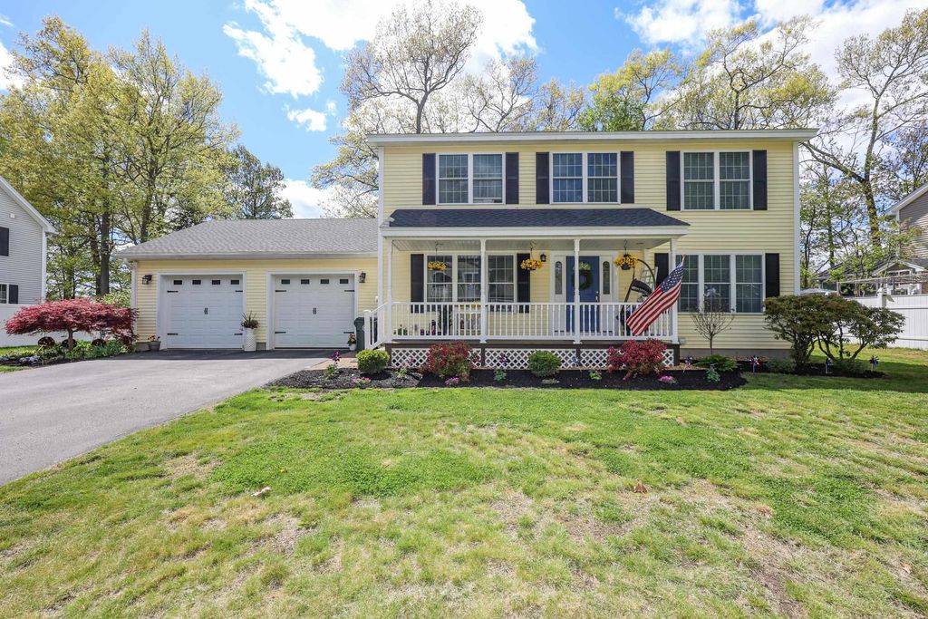 Photo of 237 Stanton Street, Manchester, NH 03103 (MLS # 5091187)