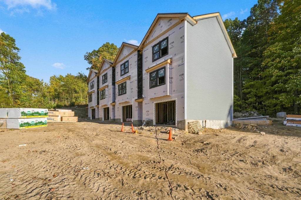 Photo of 2 York Way #2, Manchester, NH 03103 (MLS # 5110750)