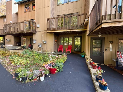 Photo of 23 Windsor Hill Way #71, Waterville Valley, NH 03215 (MLS # 5113470)