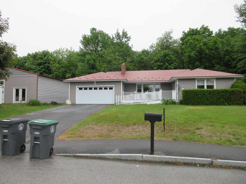 Photo of 383 ROWE Avenue, Pembroke, NH 03275 (MLS # 5093276)