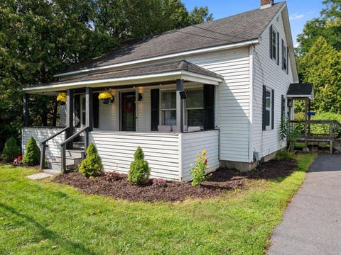 Photo of 281 Hinesburg Road, South Burlington, VT 05403 (MLS # 5106433)