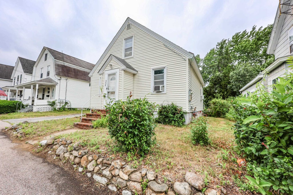 Photo of 258 Belmont Street, Manchester, NH 03103 (MLS # 5096021)
