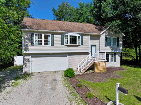 Photo of 8 Riverside Drive, Allenstown, NH 03275 (MLS # 5100227)