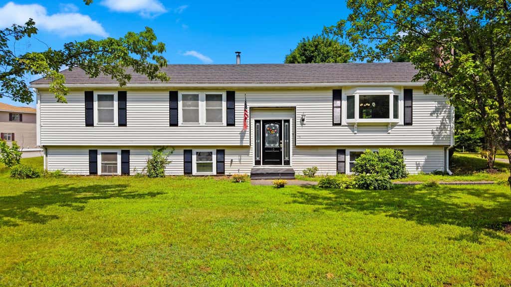 Photo of 16 Roberts Road, Litchfield, NH 03052 (MLS # 5104848)