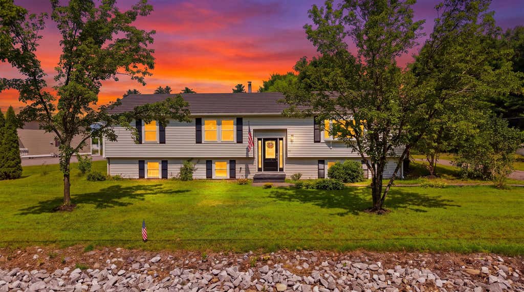 Photo of 16 Roberts Road, Litchfield, NH 03052 (MLS # 5104848)