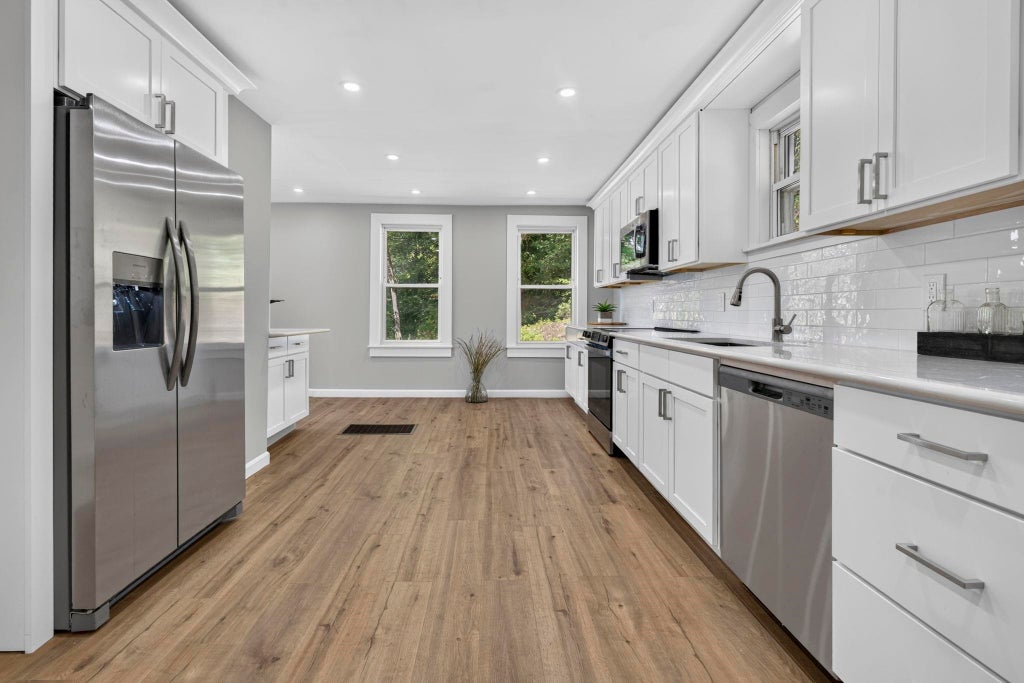 Photo of 521 Northfield Road, Hinsdale, NH 03451 (MLS # 5108733)