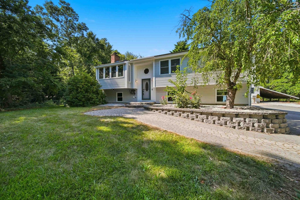 Photo of 7 Wingate Road, Sandown, NH 03873 (MLS # 5106328)