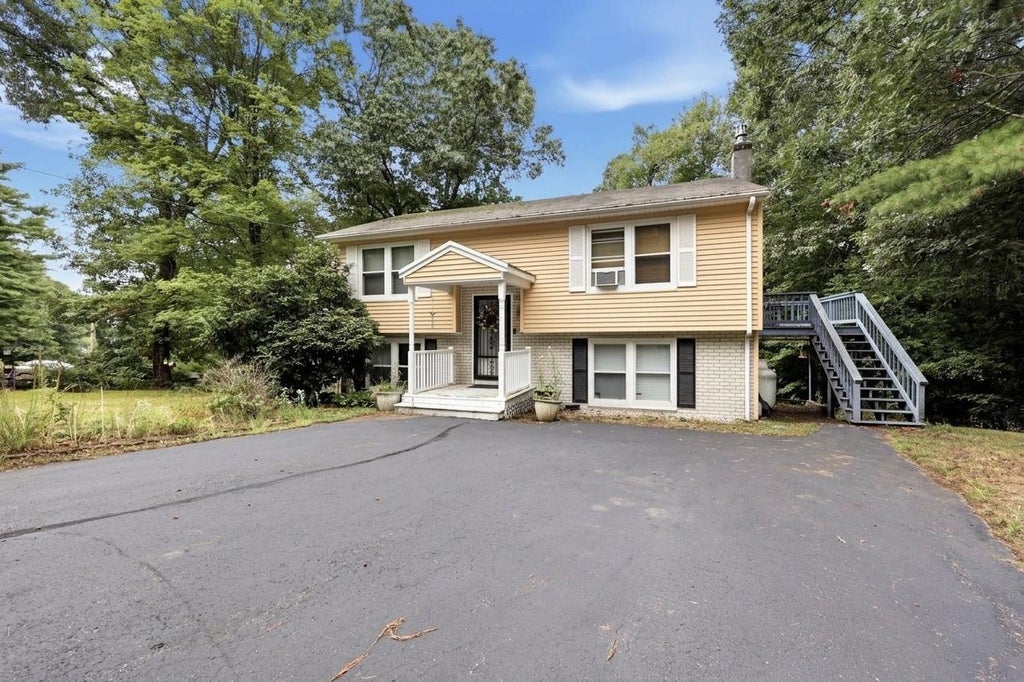 Photo of 29 Hersey Lane, Newmarket, NH 03857 (MLS # 5108762)