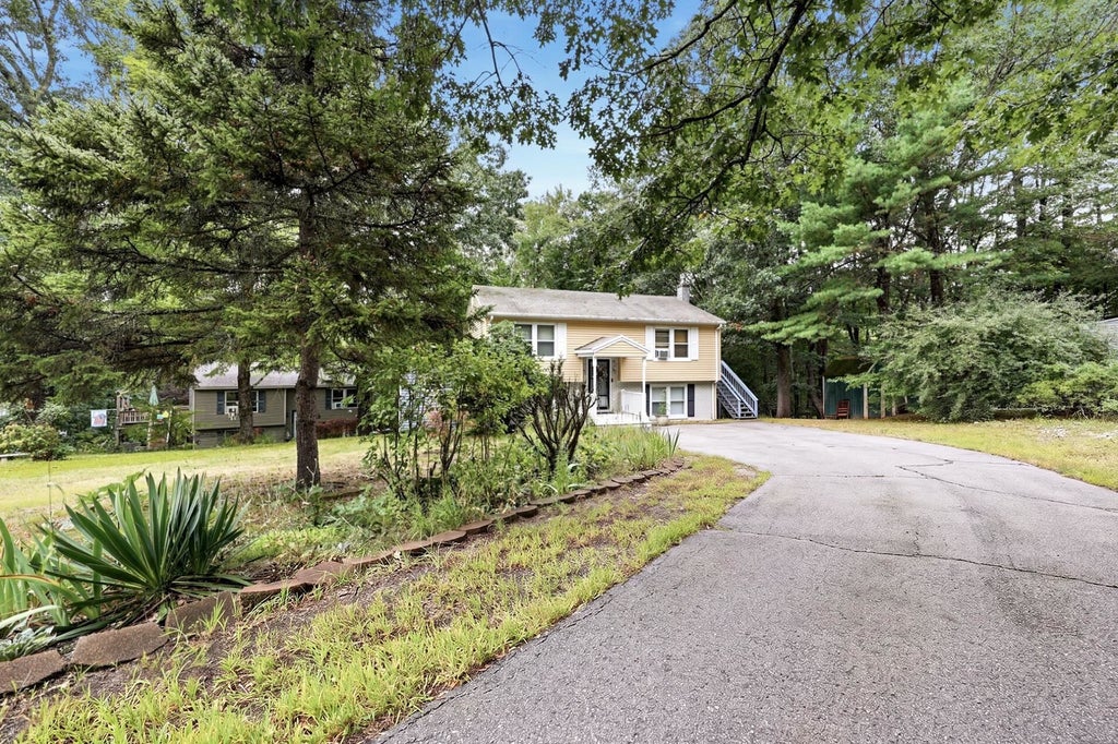 Photo of 29 Hersey Lane, Newmarket, NH 03857 (MLS # 5108762)
