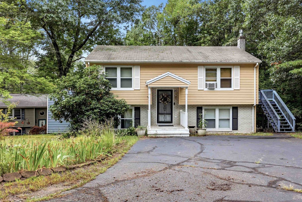 Photo of 29 Hersey Lane, Newmarket, NH 03857 (MLS # 5108762)