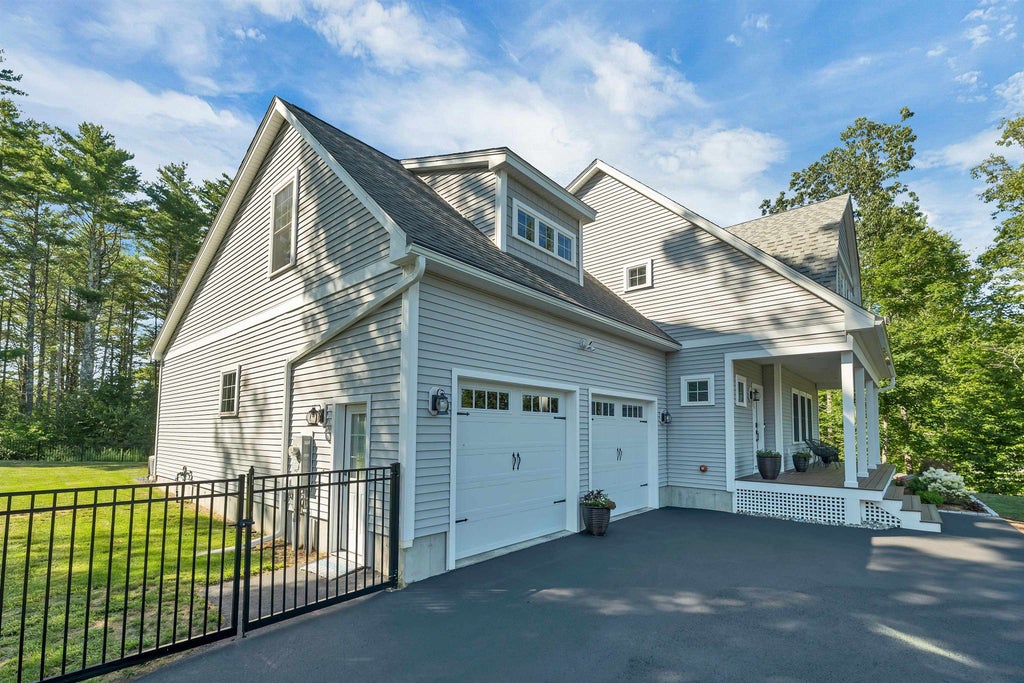 Photo of 6 Boulder Drive, Newmarket, NH 03857 (MLS # 5103572)