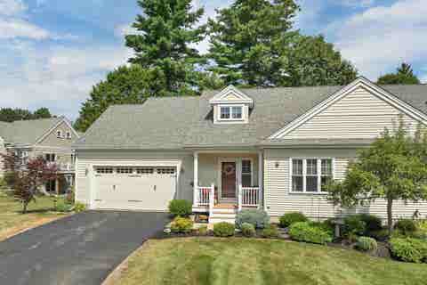 Photo of 13 Mill Pond Road, Brentwood, NH 03833 (MLS # 5106492)