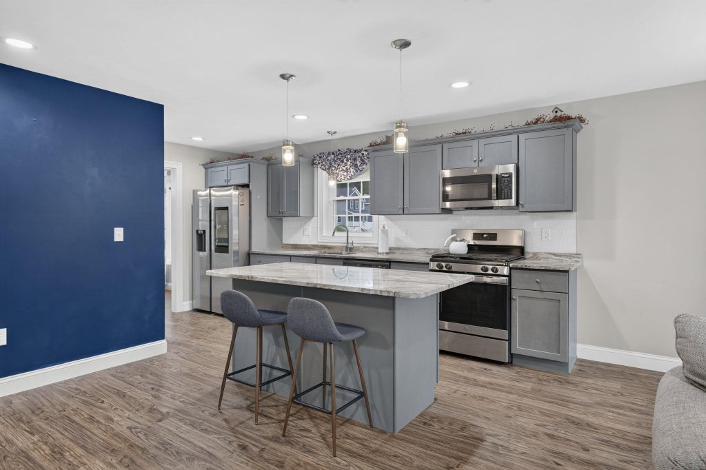Photo of 36 Terraceview Drive, Hudson, NH 03051 (MLS # 5112807)