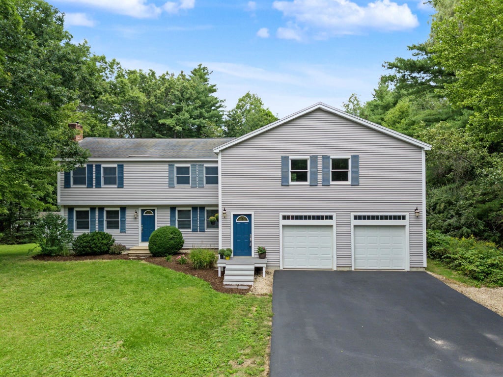 Photo of 8 Woodbine Lane, Merrimack, NH 03054 (MLS # 5109170)