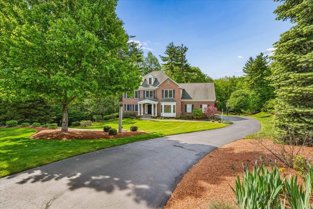 Photo of 22 Elizabeth Way, Bedford, NH 03110 (MLS # 5090859)