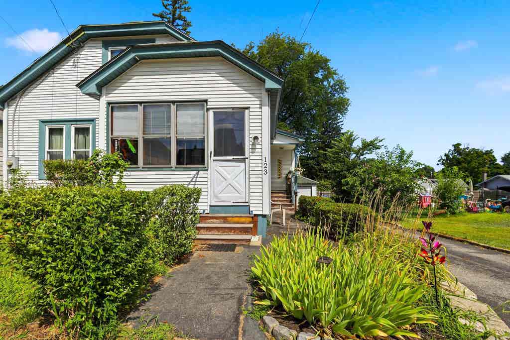 Photo of 123 Jewett Street, Manchester, NH 03103 (MLS # 5103195)