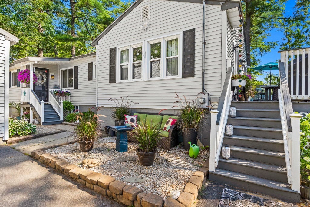 Photo of 66 Worthley Avenue, Seabrook, NH 03874 (MLS # 5100494)