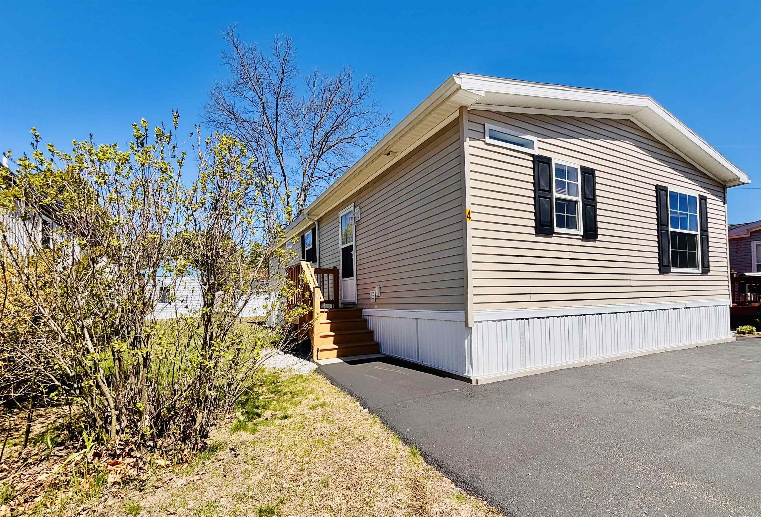 545 Elm Street 4