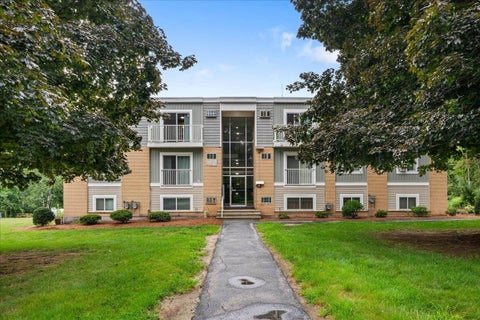 Photo of 11 Constitution Drive #11A, Londonderry, NH 03053 (MLS # 5105887)