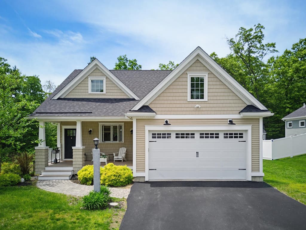 Photo of 52 Calla Road, Londonderry, NH 03053 (MLS # 5092389)
