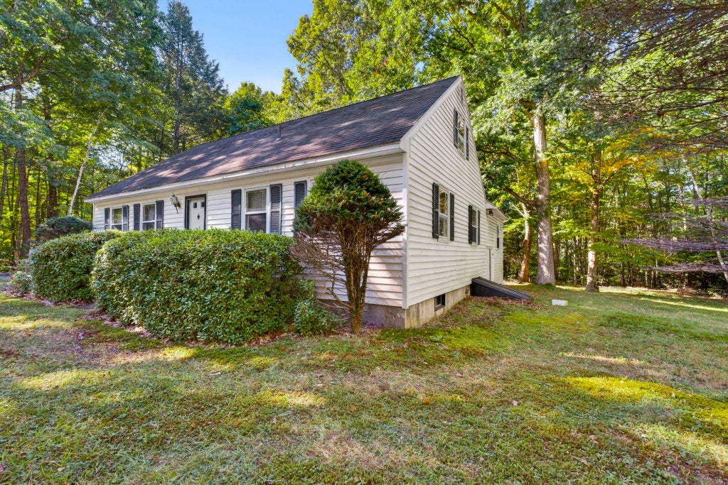 Photo of 51 Mo-Sett Avenue, Goffstown, NH 03045 (MLS # 5111523)