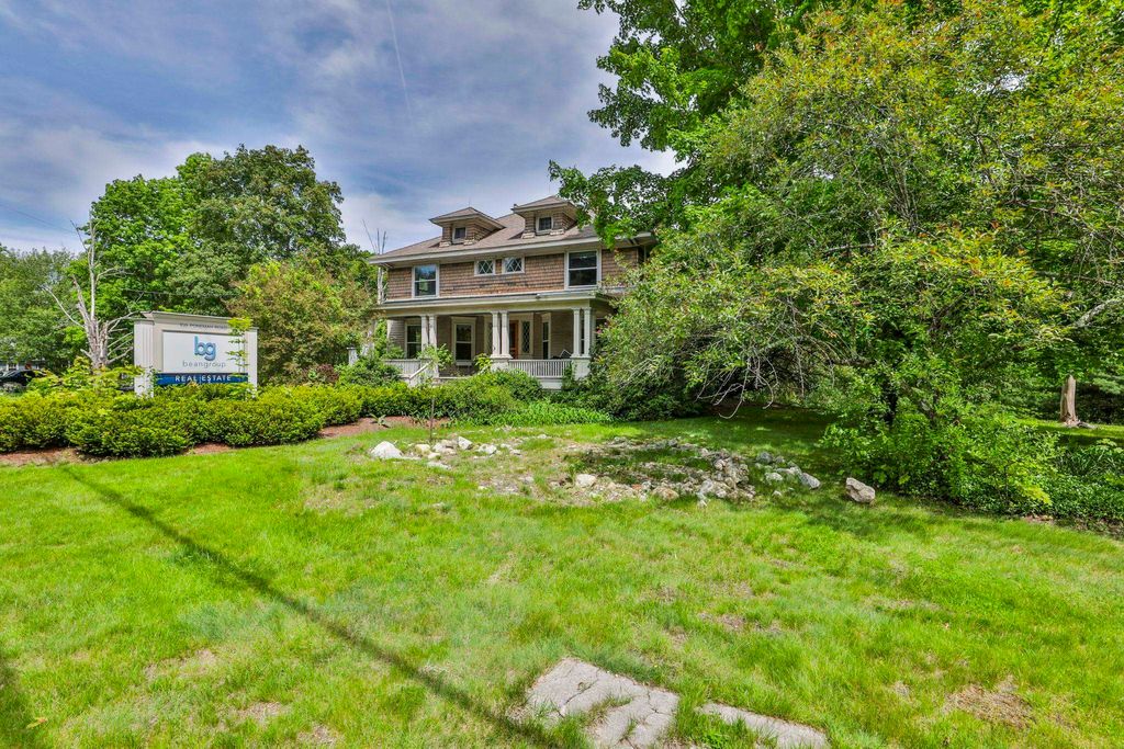 Photo of 108 Ponemah Road, Amherst, NH 03031 (MLS # 5091716)