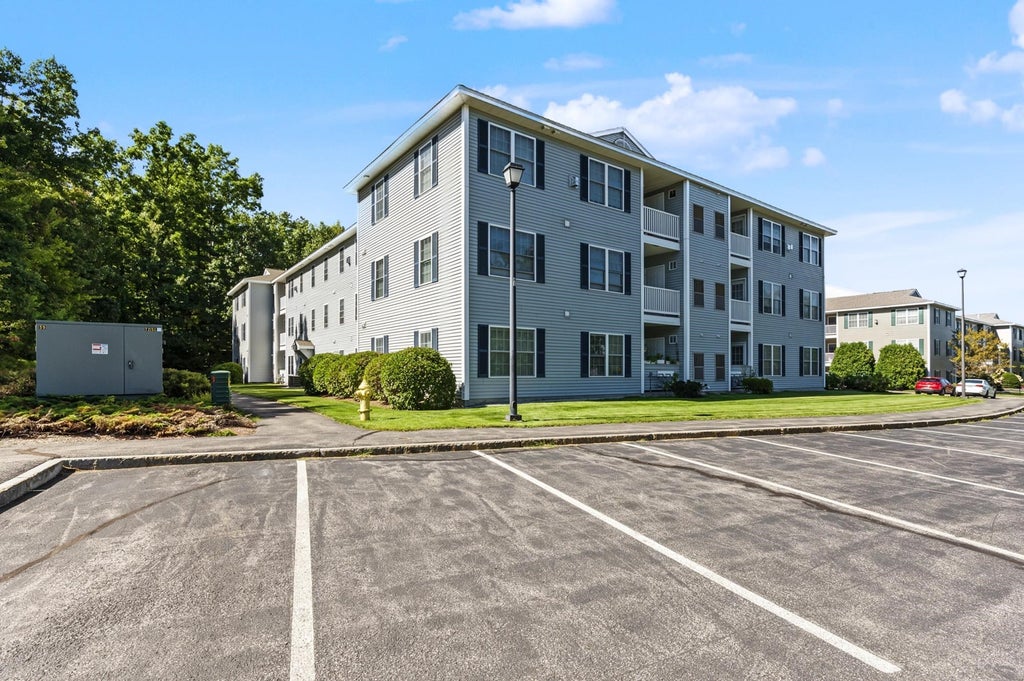 Photo of 4 Crestview Circle #116, Londonderry, NH 03053 (MLS # 5110453)