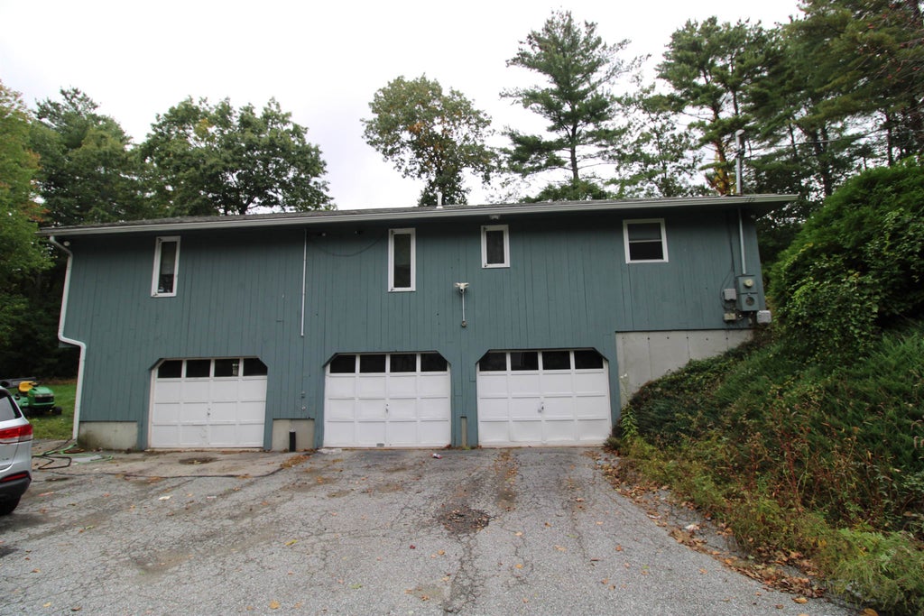 Photo of 6 Beaver Path, Hudson, NH 03051 (MLS # 5113308)