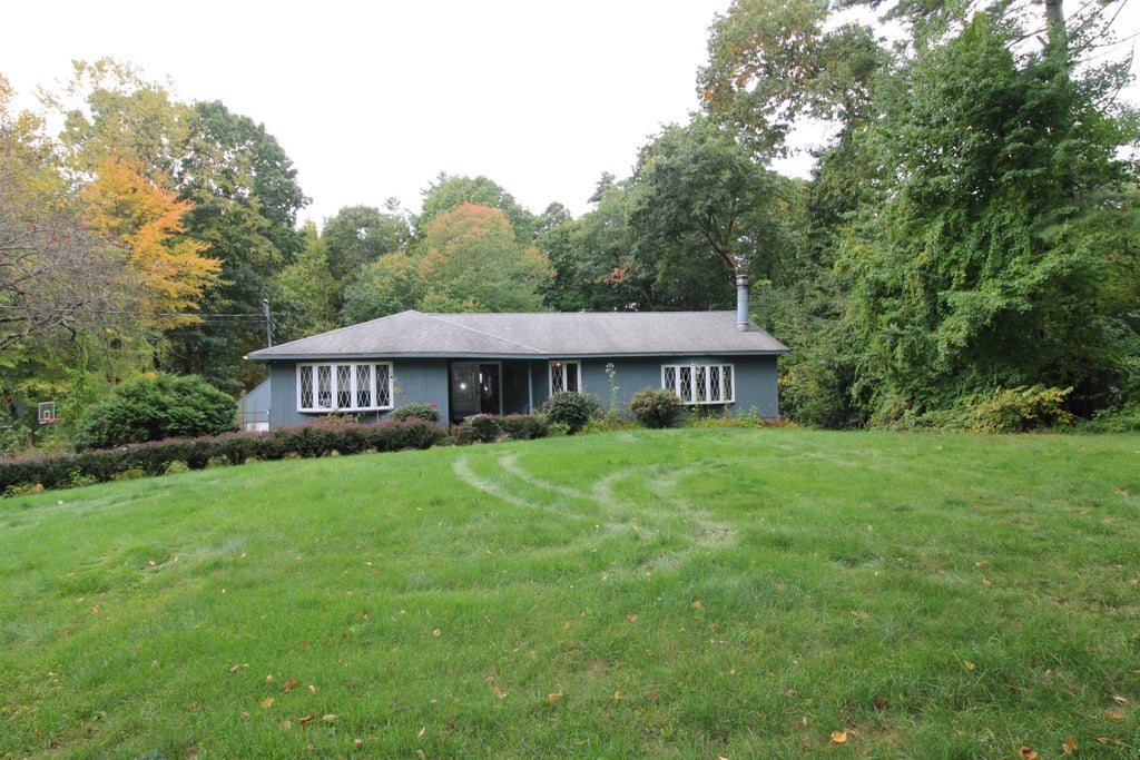 Photo of 6 Beaver Path, Hudson, NH 03051 (MLS # 5113308)
