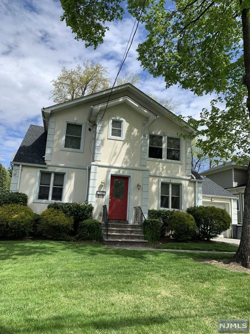 CONVENIENT LOCATION . BRIGHT AND SUNNY. RENOVATED KITCHEN WITH GRANITE COUNTER TOPS. ALL HARDWOOD FLOORS. WALKING DISTANCE TO NY TRANSPORTATION, SHOPPING AND SCHOOL.