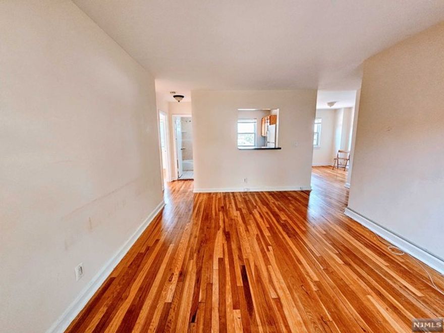 Spacious 2 bedroom unit with tons of natural light. Separate dining and living area. Newer windows and appliances. Excellent location within the complex. Quiet and easy access to nearby shopping and transportation.