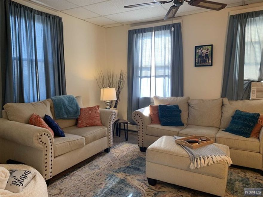 WELCOME TO THIS BRIGHT, AIRY AND SPACIOUS 1 BEDROOM APARTMENT. EQUIPT WITH LIVING, DINING, KITCHEN, FULL BATH, BONUS OFFICE SPACE AND LARGE WALK IN CLOSET. SECOND FLOOR APARTMENT.. NO PETS, NO LAUNDRY, NO SMOKING, NO USE OF YARD. STREET PARKING ONLY, TENANT PAYS ALL UTILITIES, LANDLORD PAYS WATER. CLOSE TO SHOPS, TRANSPORTATION, RESTAURANT, WORSHIP & MORE !