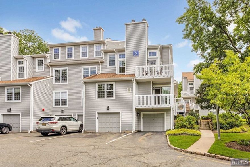 Amazing townhouse style unit located in Cross Creek. Unit has been meticulously maintained and updated with newer kitchen, new windows and all new magificant doors and moldings. Unit has detached garage.